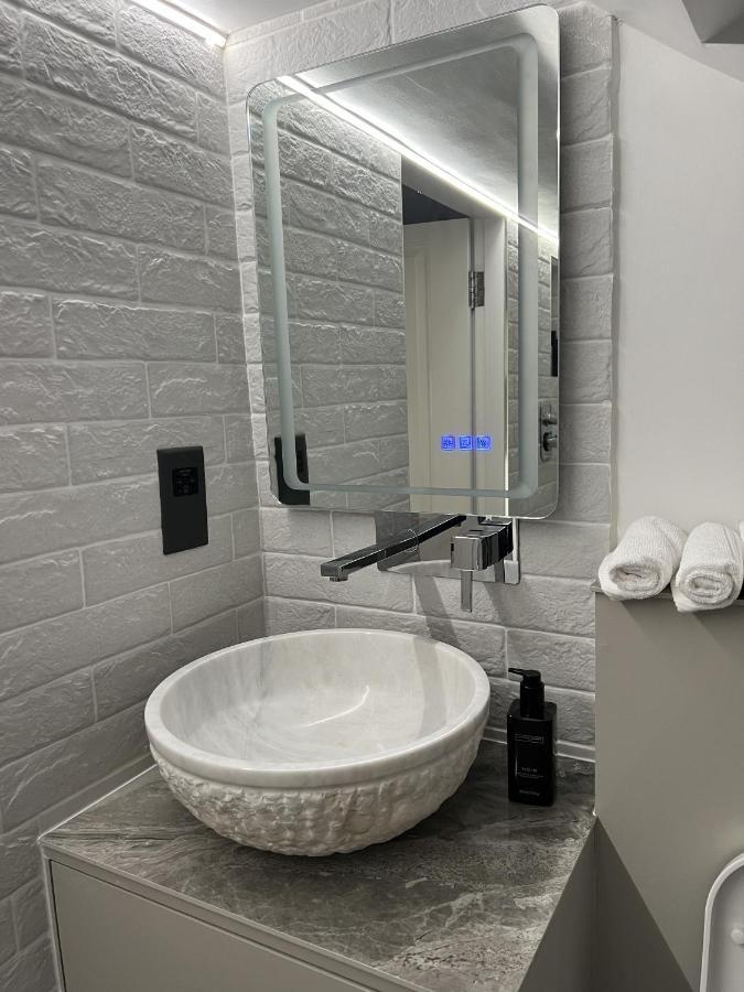 Super Deluxe Apartment Barnet Luaran gambar