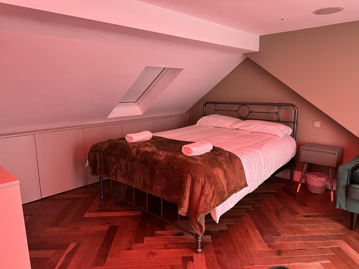 Super Deluxe Apartment Barnet Luaran gambar