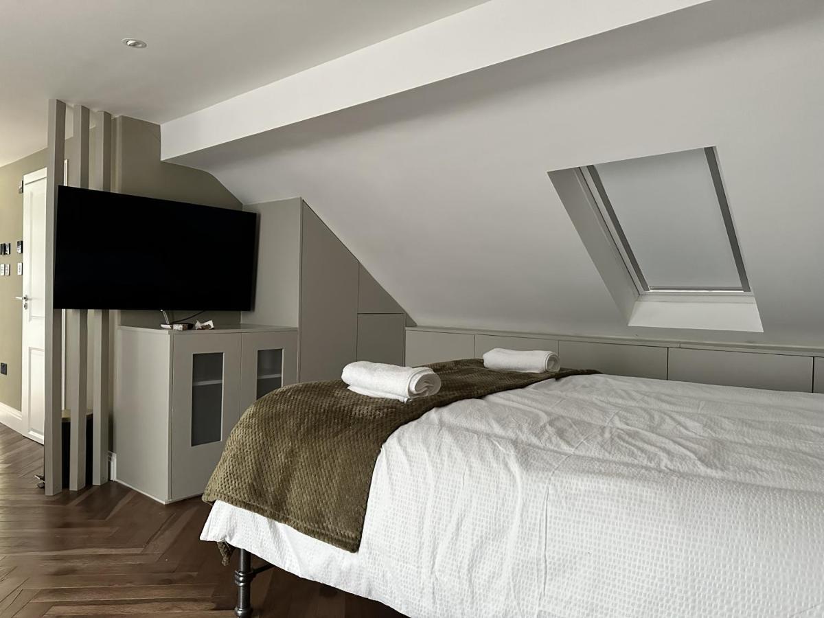 Super Deluxe Apartment Barnet Luaran gambar